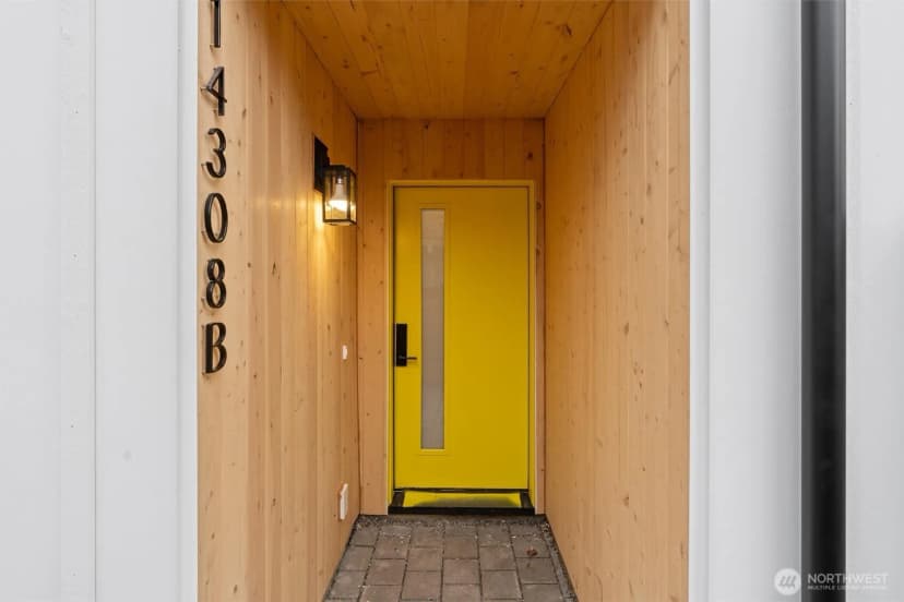 Property photo for 14308 B Roslyn Place N, Seattle photo 2