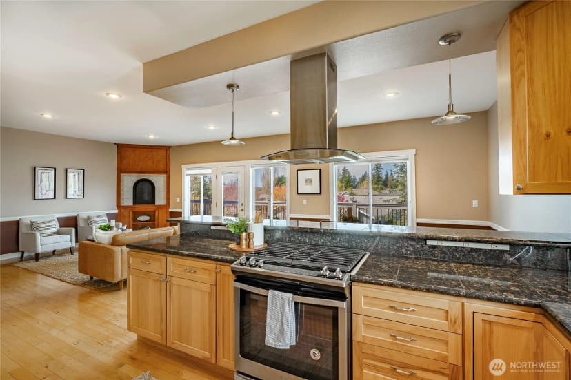 Property photo for 4410 Glasgow Way, Anacortes photo 9