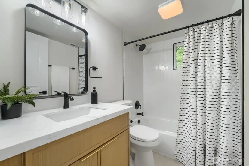Property photo for 1302 Sw 125th Place, Burien photo 18