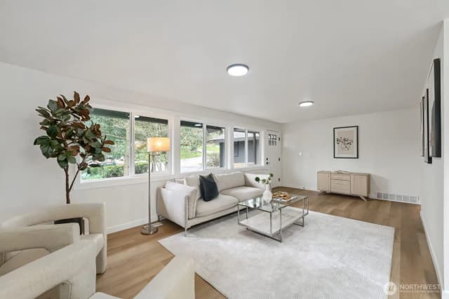 Property photo for 1302 Sw 125th Place, Burien photo 5