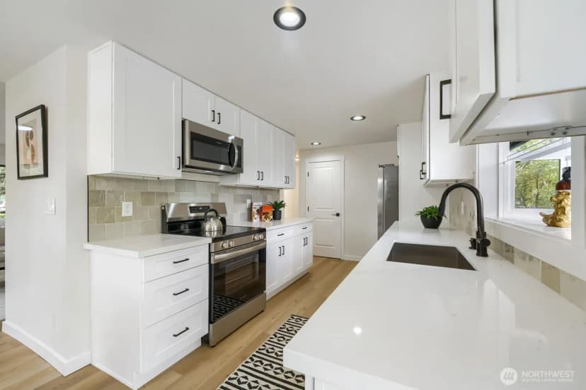 Property photo for 1302 Sw 125th Place, Burien photo 8