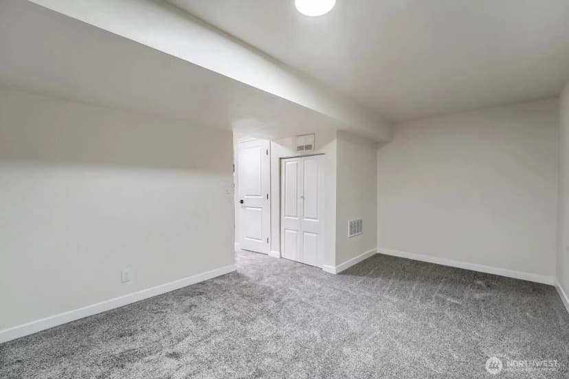 Property photo for 1302 Sw 125th Place, Burien photo 24