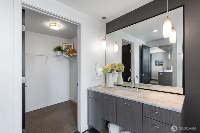 Property photo for 1321 Seneca Street #1902, Seattle photo 12