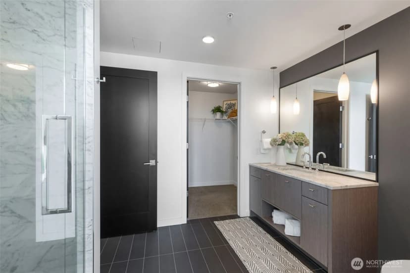 Property photo for 1321 Seneca Street #1902, Seattle photo 11