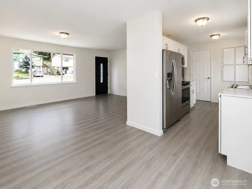 Property photo for 9439 11th Avenue Sw, Seattle photo 2
