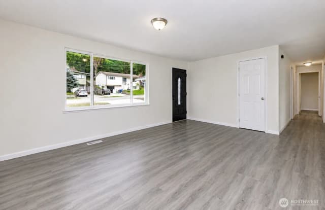 Property photo for 9439 11th Avenue Sw, Seattle photo 5