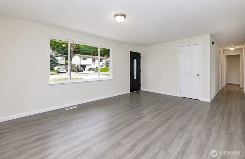 Property photo for 9439 11th Avenue Sw, Seattle photo 5