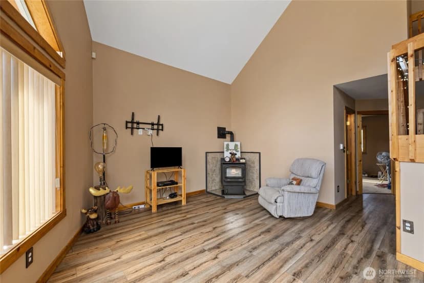 Property photo for 160 Ronald Ridge Drive, Ronald photo 9