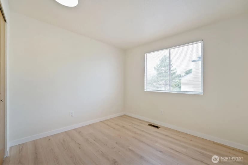 Property photo for 35403 12th Avenue Sw, Federal Way photo 22