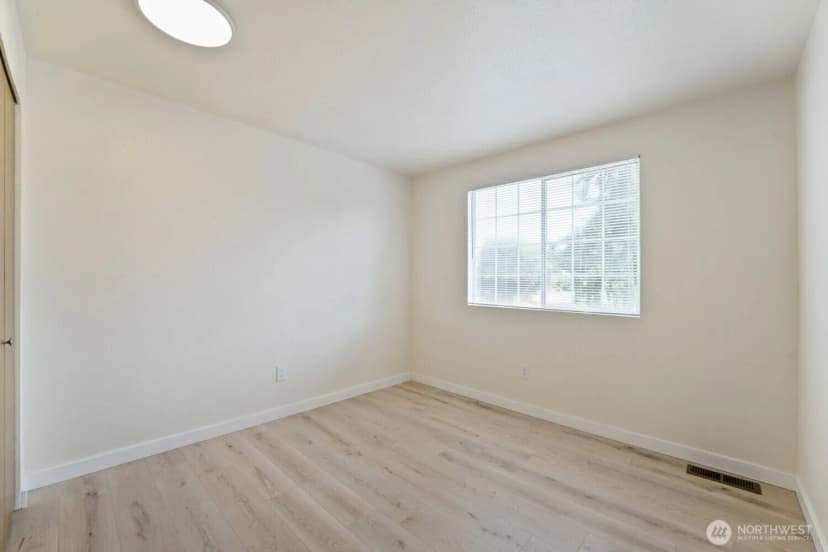Property photo for 35403 12th Avenue Sw, Federal Way photo 24