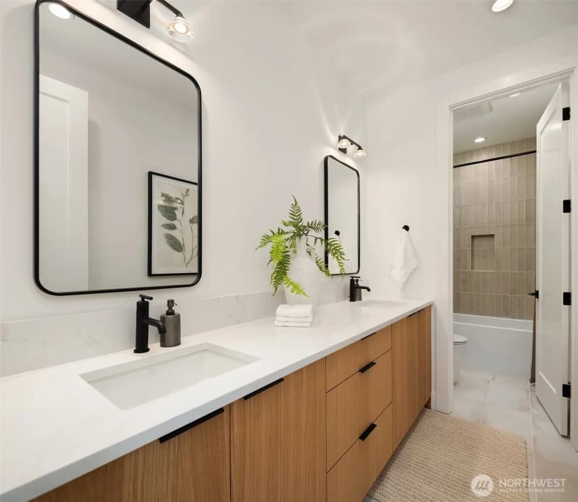 Property photo for 15640 Ne 1st Place, Bellevue photo 20