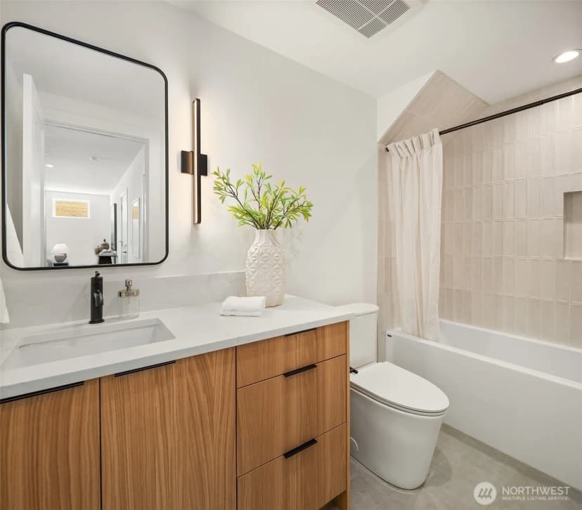 Property photo for 15640 Ne 1st Place, Bellevue photo 34