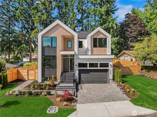 Property photo for 15640 Ne 1st Place, Bellevue photo 3