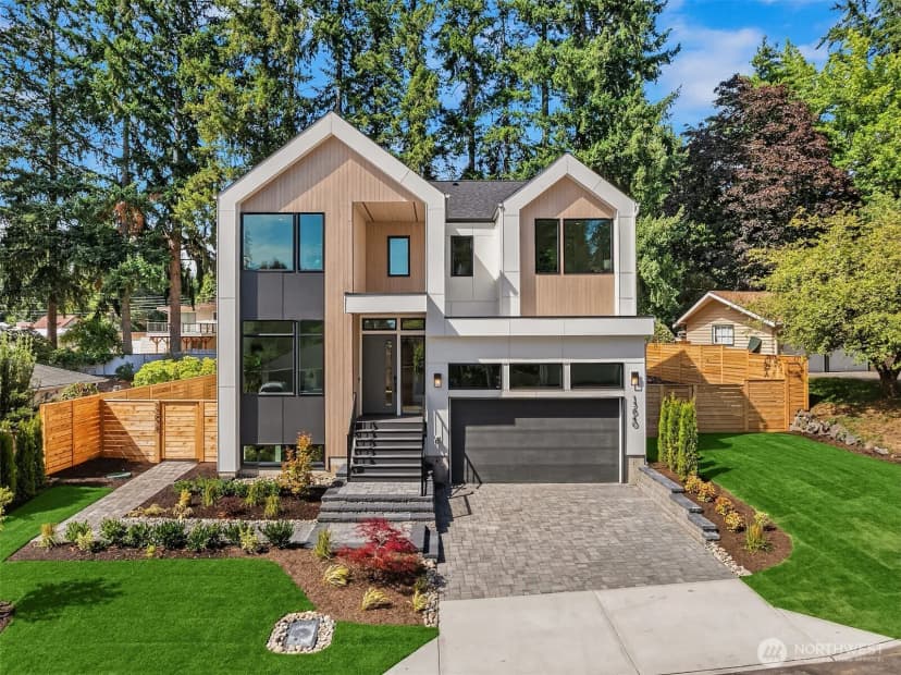 Property photo for 15640 Ne 1st Place, Bellevue photo 3