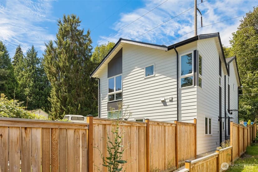 Property photo for 5984 26th Avenue Sw #b, Seattle photo 23