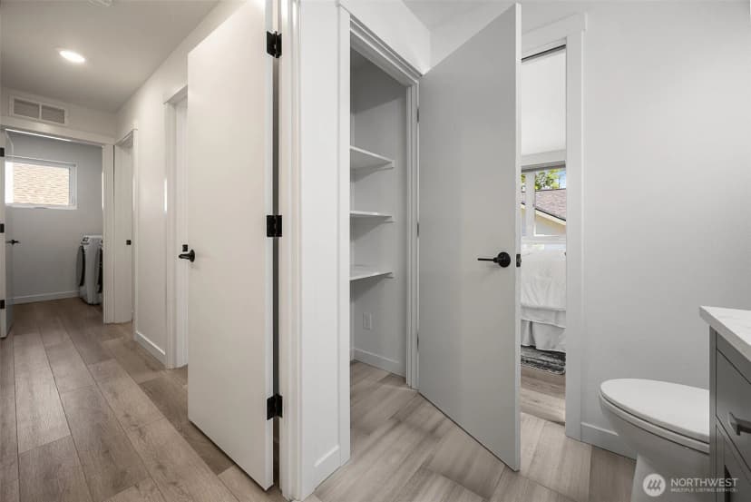 Property photo for 5984 26th Avenue Sw #b, Seattle photo 17