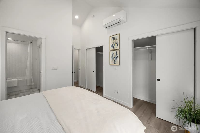 Property photo for 5984 26th Avenue Sw #b, Seattle photo 11