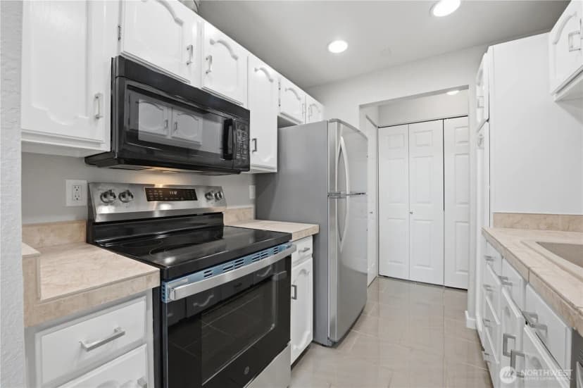 Property photo for 4189 W Lake Sammamish Parkway Se #b309, Bellevue photo 18