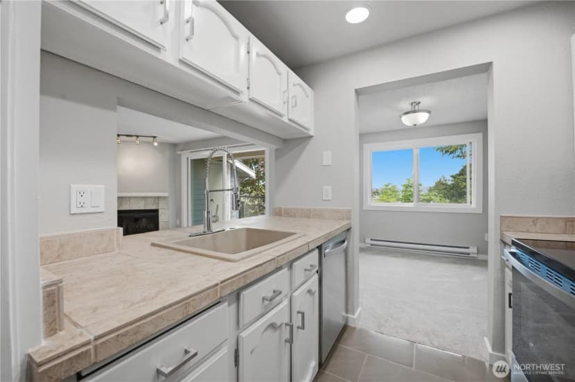 Property photo for 4189 W Lake Sammamish Parkway Se #b309, Bellevue photo 16