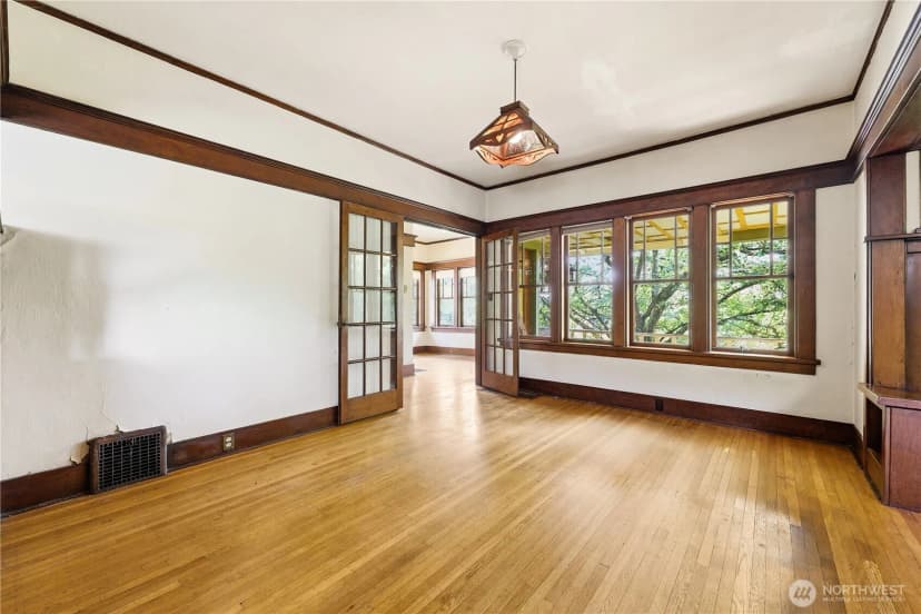 Property photo for 4747 4th Avenue Ne, Seattle photo 9