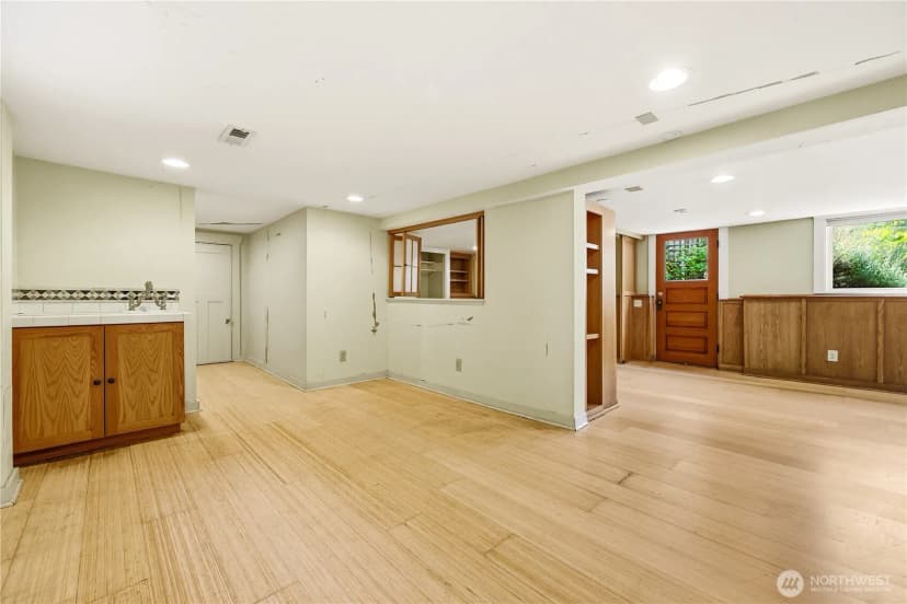 Property photo for 4747 4th Avenue Ne, Seattle photo 29