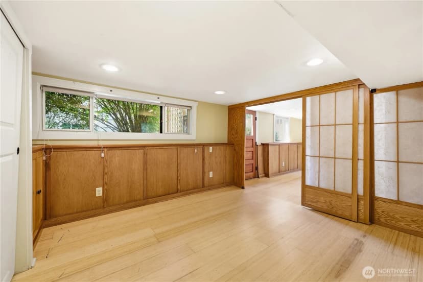 Property photo for 4747 4th Avenue Ne, Seattle photo 34