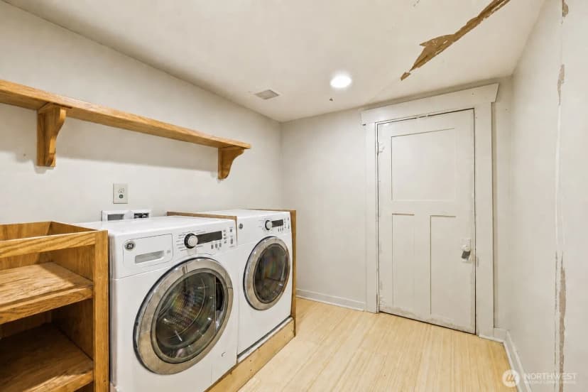 Property photo for 4747 4th Avenue Ne, Seattle photo 36