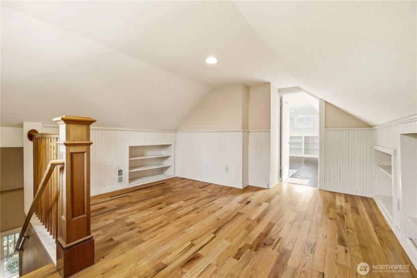 Property photo for 4747 4th Avenue Ne, Seattle photo 23