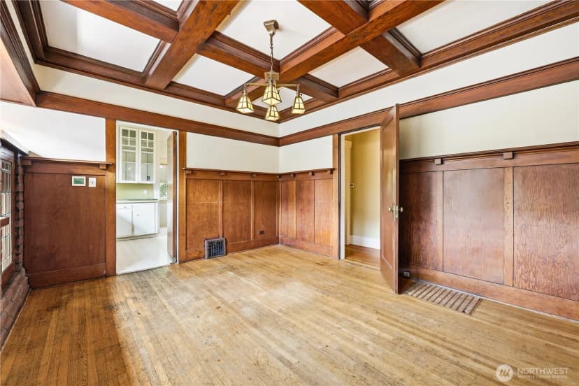 Property photo for 4747 4th Avenue Ne, Seattle photo 11