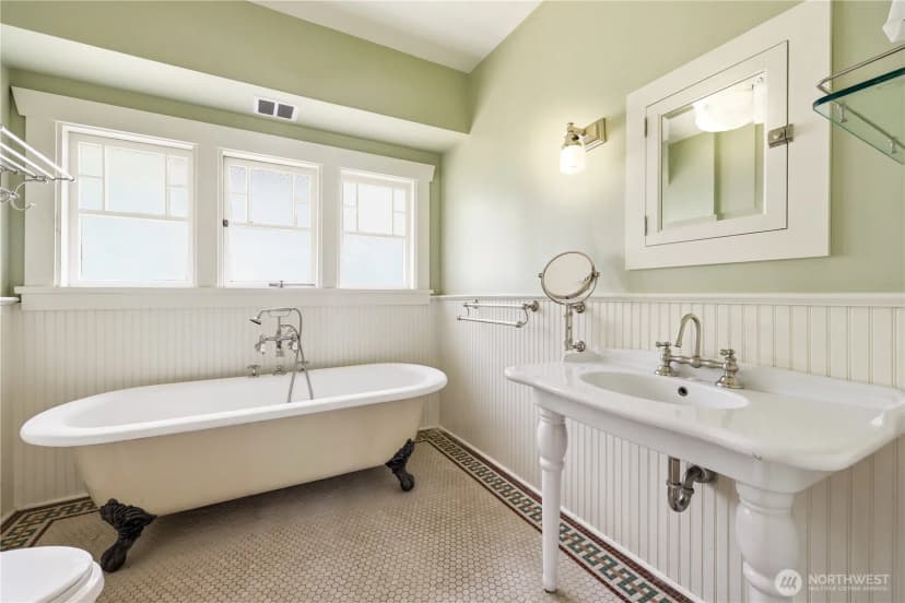 Property photo for 4747 4th Avenue Ne, Seattle photo 21