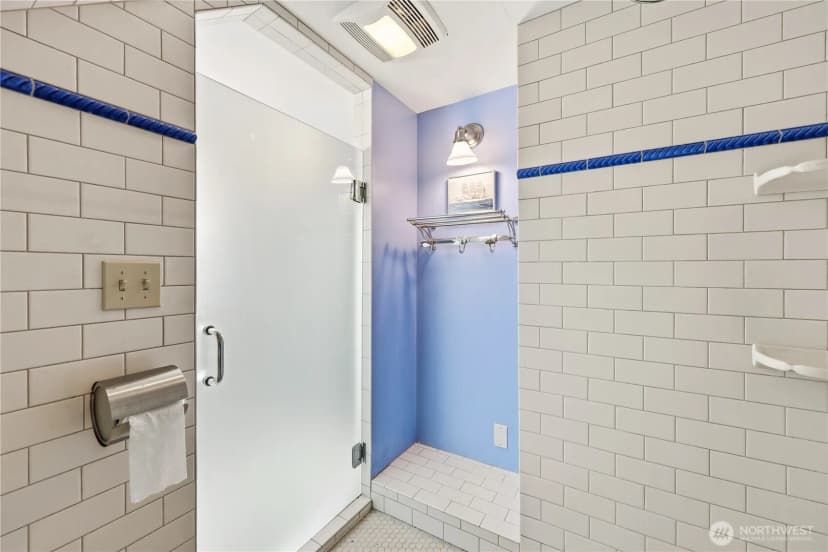 Property photo for 4747 4th Avenue Ne, Seattle photo 28