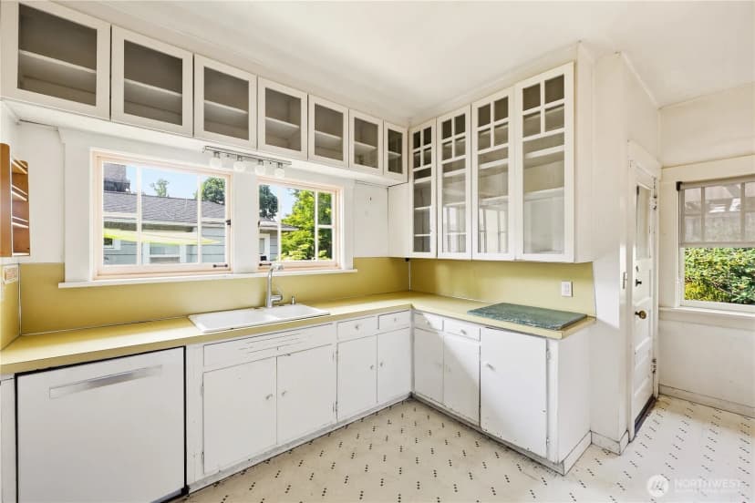 Property photo for 4747 4th Avenue Ne, Seattle photo 13