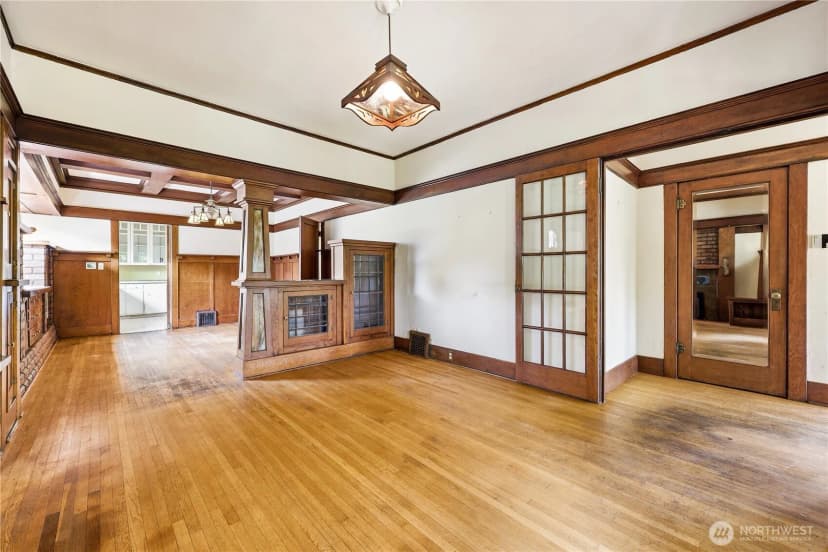 Property photo for 4747 4th Avenue Ne, Seattle photo 10