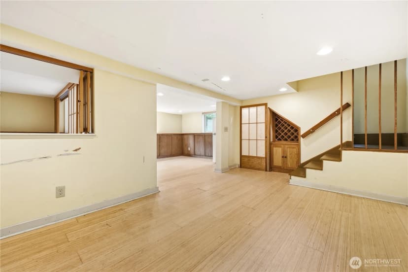 Property photo for 4747 4th Avenue Ne, Seattle photo 30