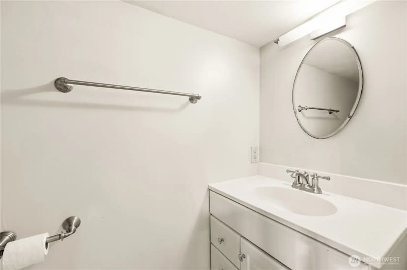Property photo for 4747 4th Avenue Ne, Seattle photo 35