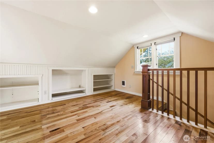 Property photo for 4747 4th Avenue Ne, Seattle photo 22