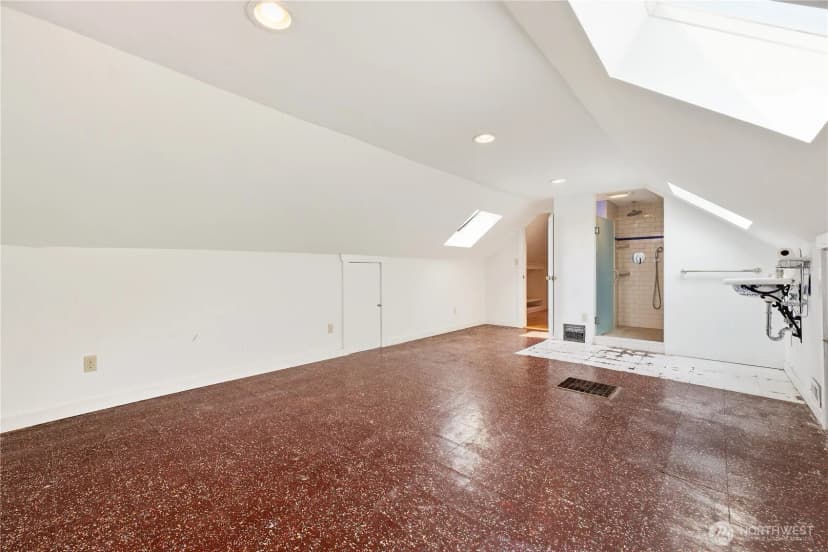 Property photo for 4747 4th Avenue Ne, Seattle photo 25