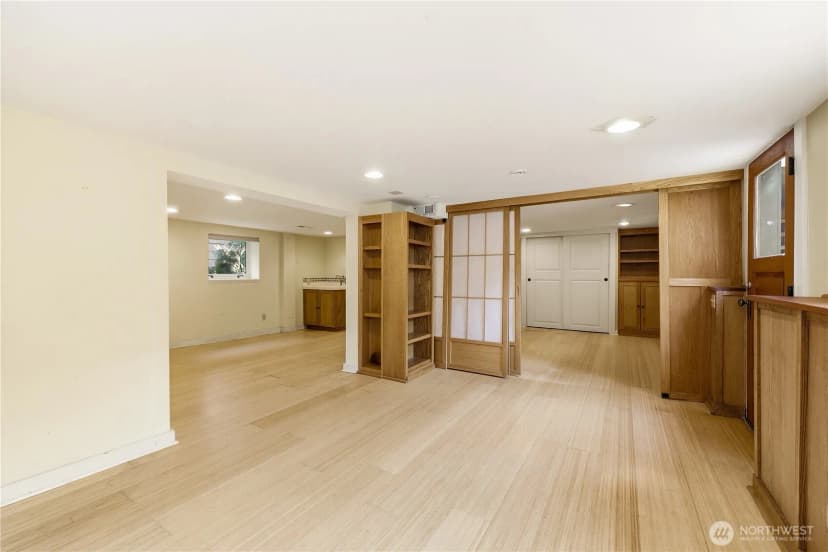 Property photo for 4747 4th Avenue Ne, Seattle photo 32