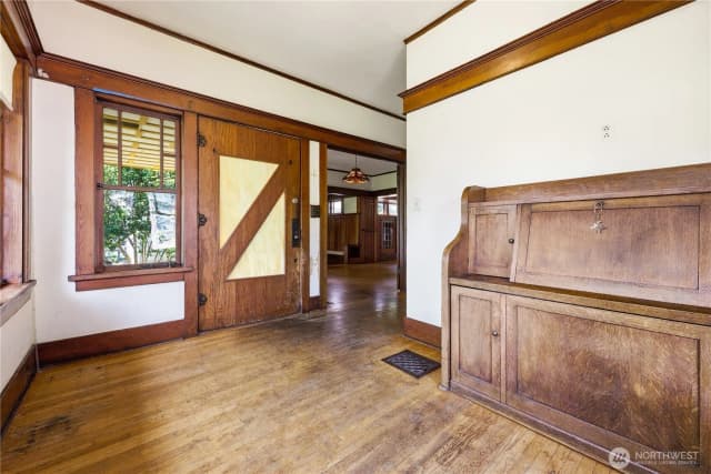 Property photo for 4747 4th Avenue Ne, Seattle photo 4