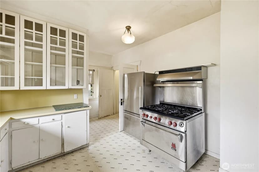 Property photo for 4747 4th Avenue Ne, Seattle photo 14