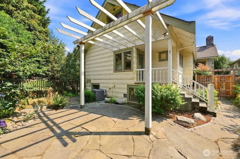 Property photo for 4747 4th Avenue Ne, Seattle photo 37