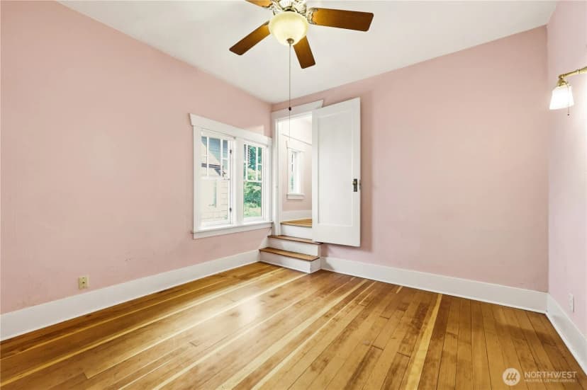 Property photo for 4747 4th Avenue Ne, Seattle photo 17