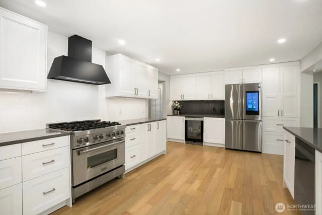 Property photo for 16410 Se 31st Street, Bellevue photo 5