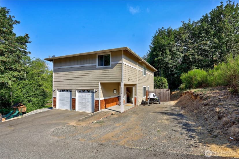 Property photo for 6110 Lakemont Lane, Bremerton photo 4