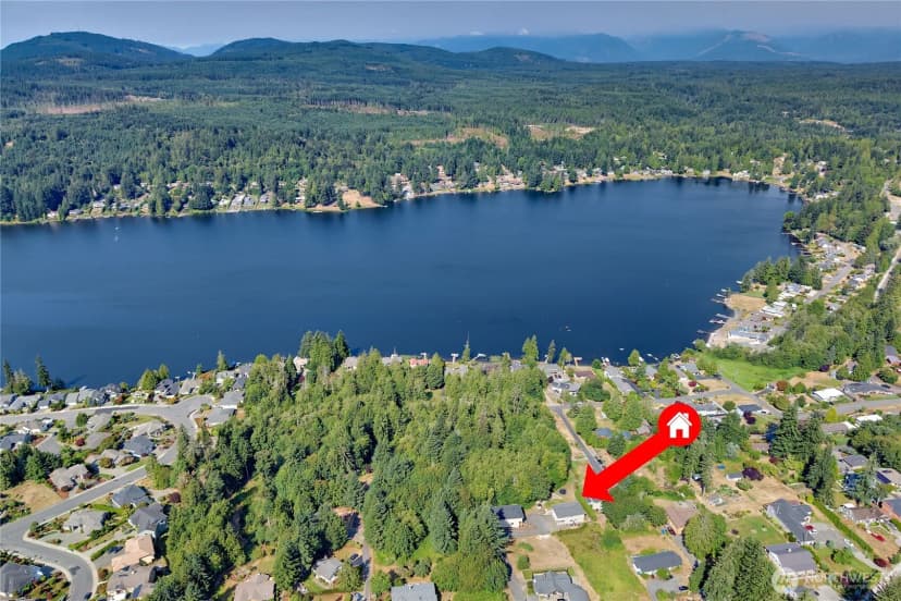 Property photo for 6110 Lakemont Lane, Bremerton photo 2