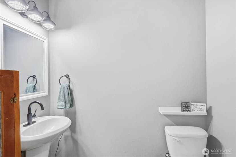 Property photo for 6110 Lakemont Lane, Bremerton photo 17