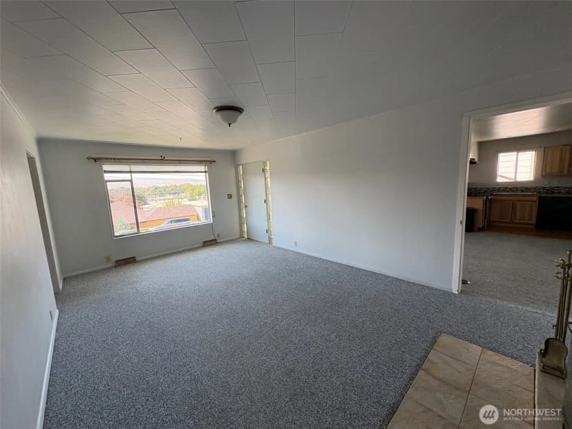 Property photo for 10 W Dewberry Avenue, Omak photo 3