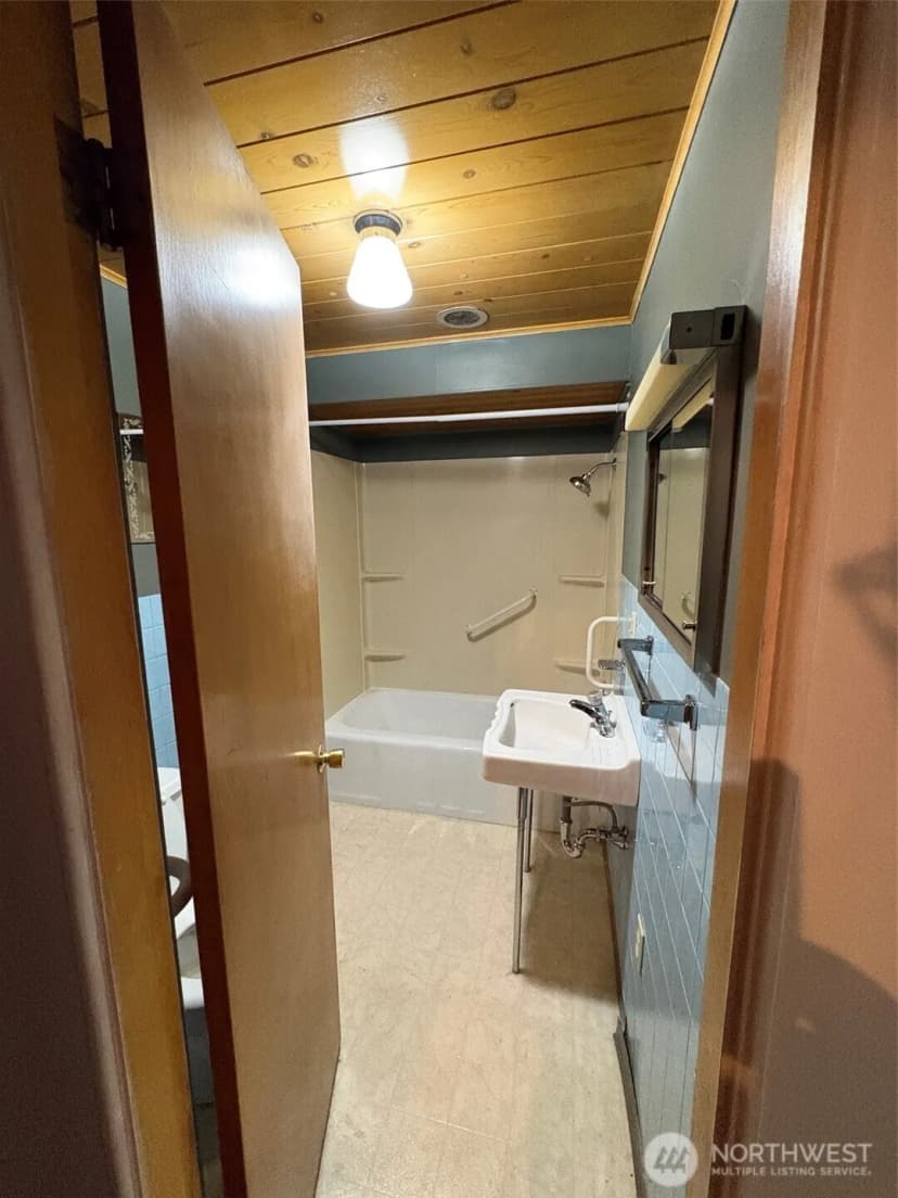 Property photo for 10 W Dewberry Avenue, Omak photo 6
