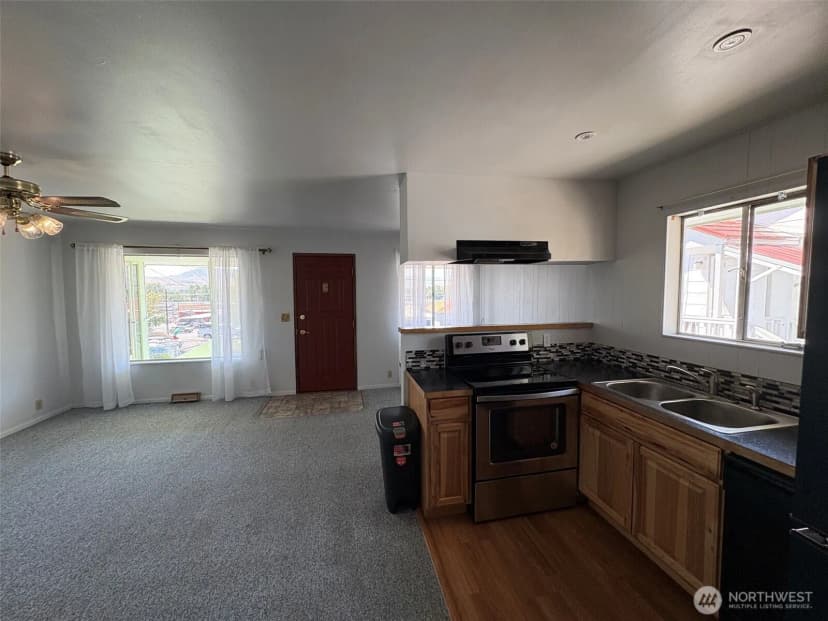 Property photo for 10 W Dewberry Avenue, Omak photo 4