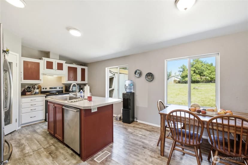 Property photo for 1060 Sidney Street, Oak Harbor photo 6